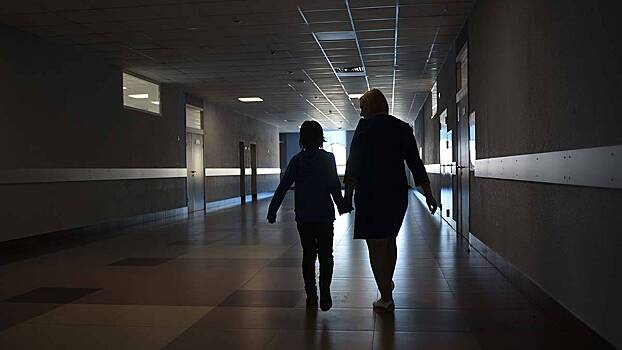Сотрудница школы занялась сексом с 14-летним учеником и избежала тюрьмы