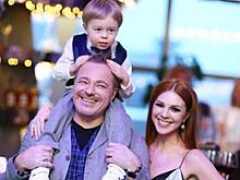 Владимир Пресняков показал зажигательные танцы с сыном