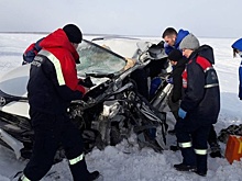 На трассе Екатеринбург–Тюмень фура расплющила иномарку