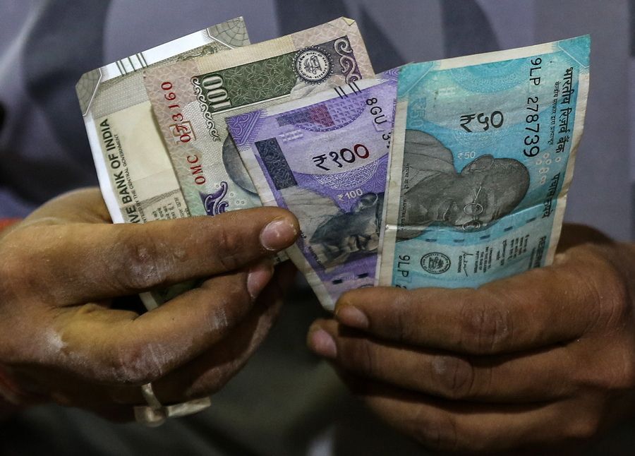 Россия и Индия обсуждают проблему с взаиморасчетами в рупиях