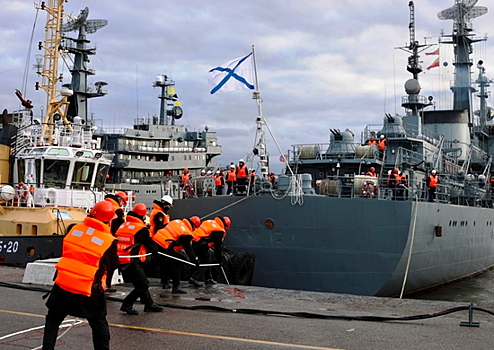 Учебный корабль «Смольный» ВМФ России прибыл в Кронштадт после завершения штурманского похода с курсантами Балтийского военно-морского института в Северном и Балтийском морях