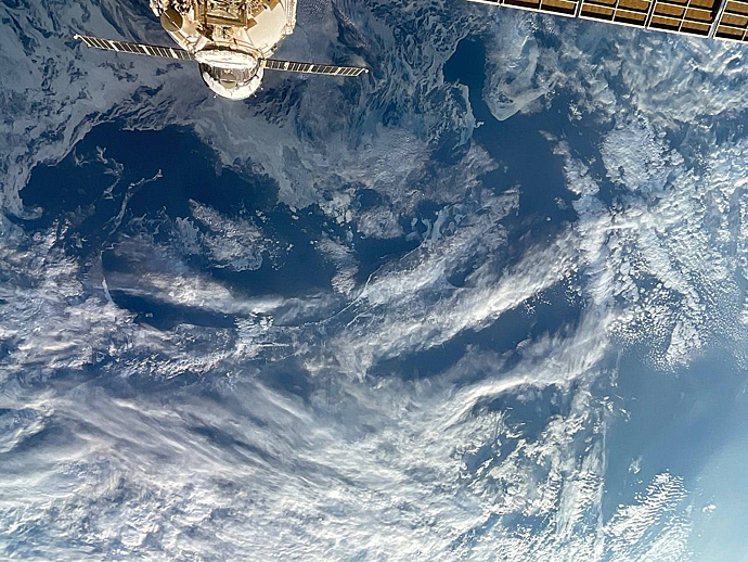 Космонавт из Кузбасса Гребенкин поделился фотографиями с орбиты