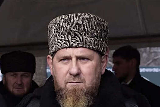 Глава Чечни Кадыров появился на публике с тростью