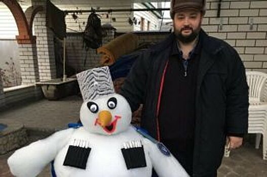 В школе Ессентуков появился казачий снеговик