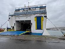 Застрявший у Сочи паром из Турции с россиянами получил разрешение зайти в порт