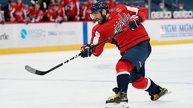 Овечкин и Самсонов подарили Тому Хэнксу русскую баранку