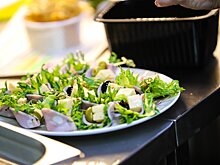 Россиянам рассказали, чем лучше всего запивать новогодние салаты