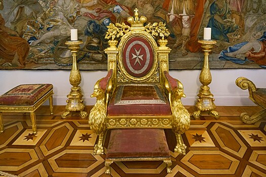 Миллиардер в РФ создал трон из миллиона долларов