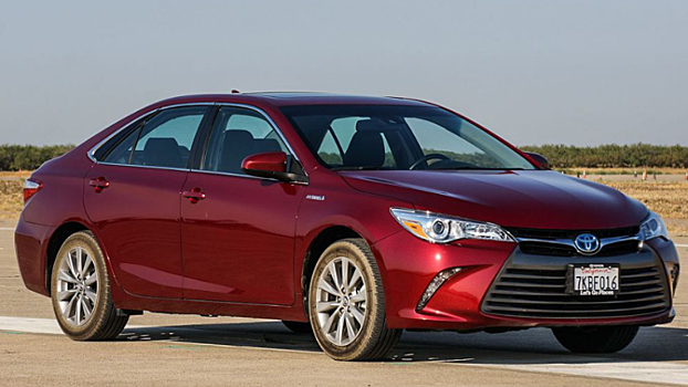 Автомобиль Toyota сгорел в центре Москвы