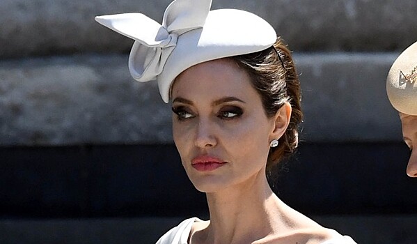 Тает на глазах: скандалящая с Питтом Джоли исхудала до 45-и килограммов