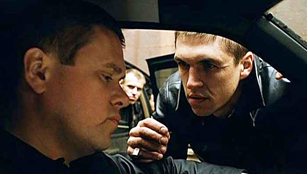 Дмитрий Орлов — российский актер, кинорежиссер, сценарист, продюсер и телеведущий. Его карьера в кино началась с фильма «Брат-2», где Орлов сыграл бандита