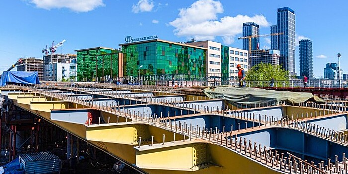 Работы по строительству путепровода через МЦД-1 и Северный дублер Кутузовского проспекта завершатся до конца 2022 года