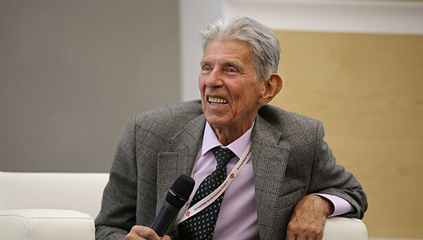 Умер литературовед Борис Аверин