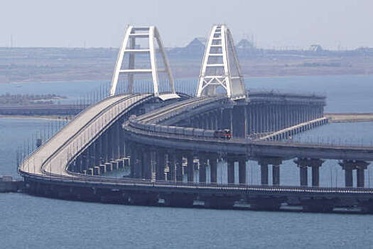 РИА Новости: движение автотранспорта по Крымскому мосту временно перекрыто