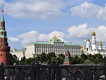 Китайская делегация принесла в Кремль граммофон и резной столик