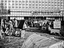 Кто жил в палатках у стен Кремля в 1990-е
