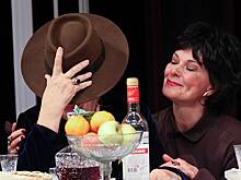 Четыре поколения в «Доме под юбкой»: в Театре Моссовета прошла премьера спектакля «Москвички»