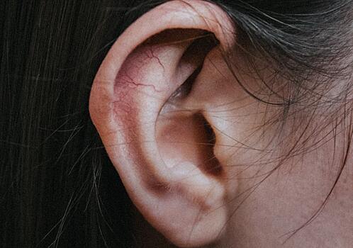 Невролог рассказала, о чем может сигнализировать звон в ушах