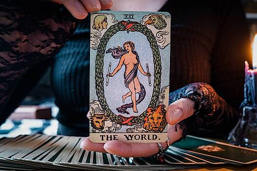 Карта Таро Мир: значение в разных сферах жизни, сочетание с другими арканами