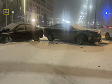 Два человека пострадали при лобовом столкновении двух легковушек в Новом Уренгое