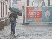 «Шла в воде по бедра»: ливень затопил запад Москвы