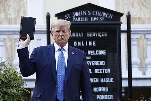 Стив Керр: «Трамп, держащий Библию – это не что иное, как позирование перед прессой»