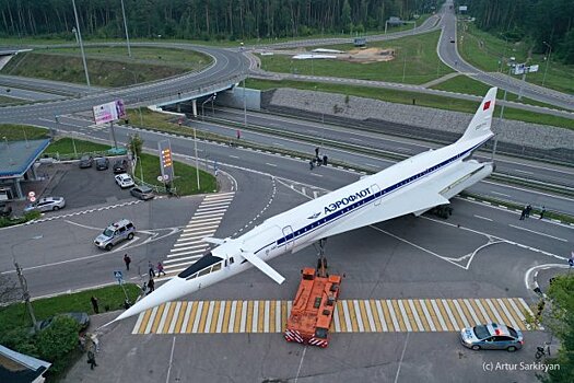 На въезде в подмосковный Жуковский установили Ту-144