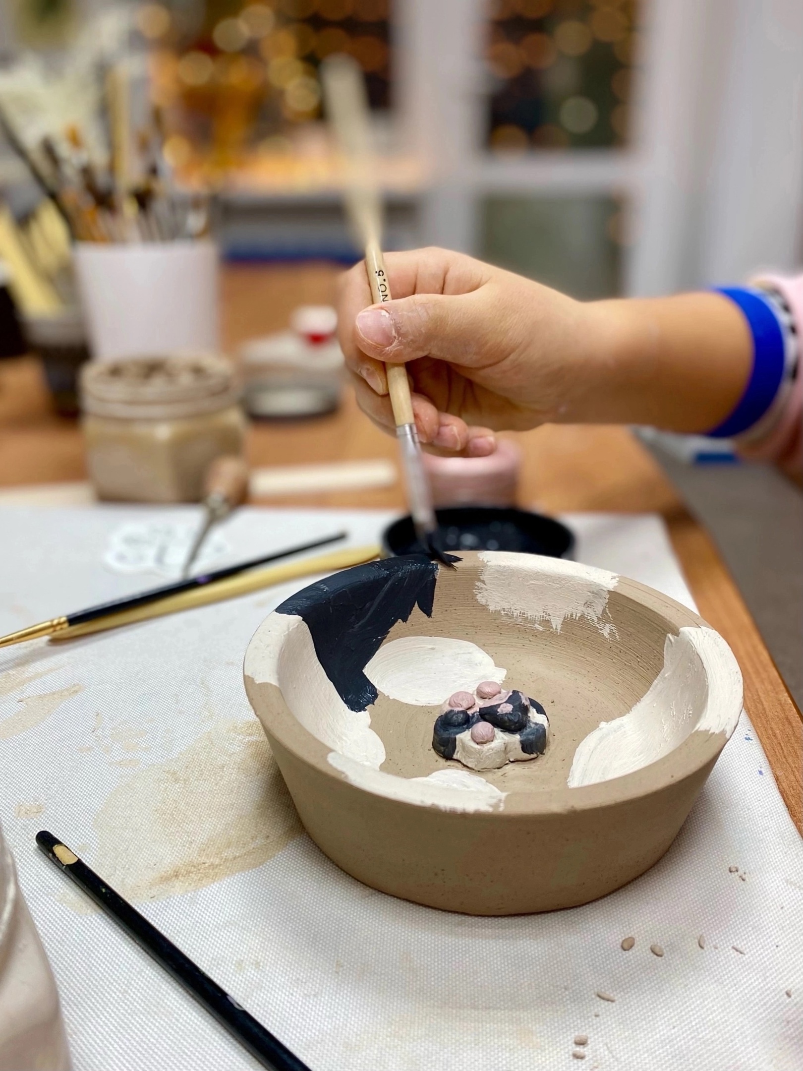 Куряне выбирают творческие каникулы в гончарной мастерской