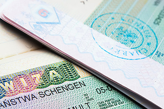 Свыше 20 тысяч россиян оформили шенгенские визы на дому