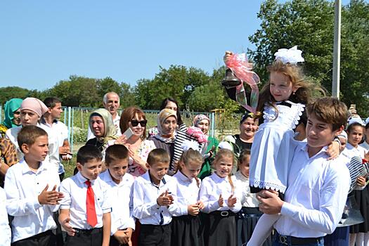 В Тарумовском районе 1 сентября открыли новую школу