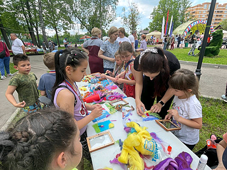 Праздничная программа прошла в Михайлово-Ярцевском
