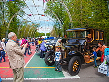 Лучшие ретро автомобили представили в парке «Сокольники»