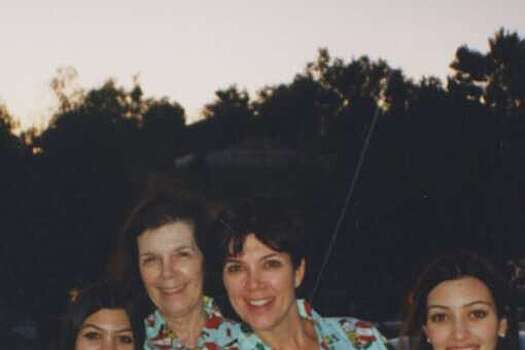 Бизнесвумен Крис Дженнер опубликовала архивные фото с дочерьми в Рождество