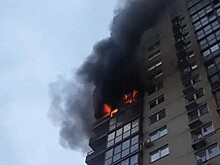 Сильный пожар произошел в многоэтажке в Королеве
