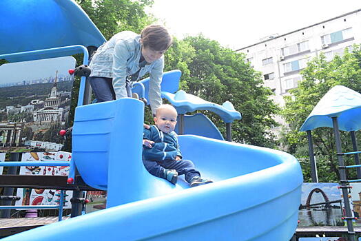Детскую площадку обновят в поселке Кокошкино