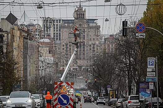 В Киеве новогоднюю елку украсят гербом Украины вместо звезды