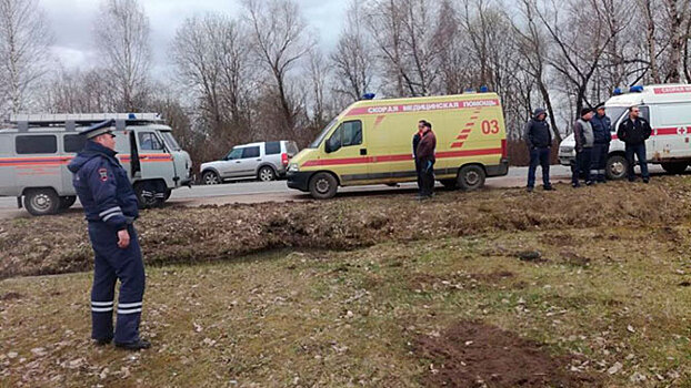 В Тверской области опрокинулся автобус с туристами, один человек погиб