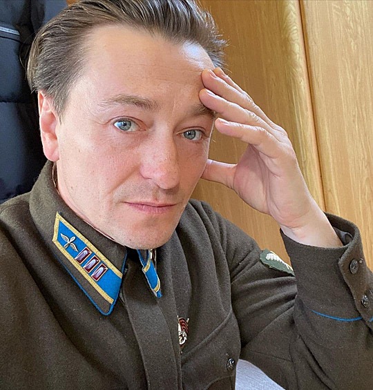 В одном из интервью артист объяснил, почему в его фильмографии нет негативных ролей. По словам Сергея, он не хочет примерять на себя образы «абсолютного зла», вроде маньяка.