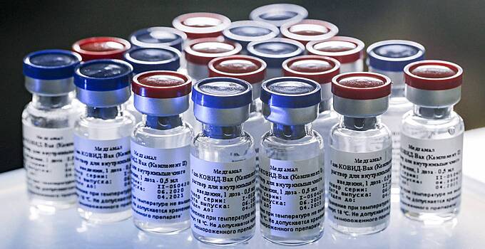 СМИ: Российские врачи тайно подменяют вакцины от COVID-19