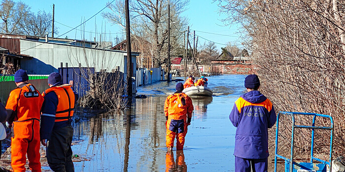 Паводок в Кургане: набережную Тобола в центре города частично затопило