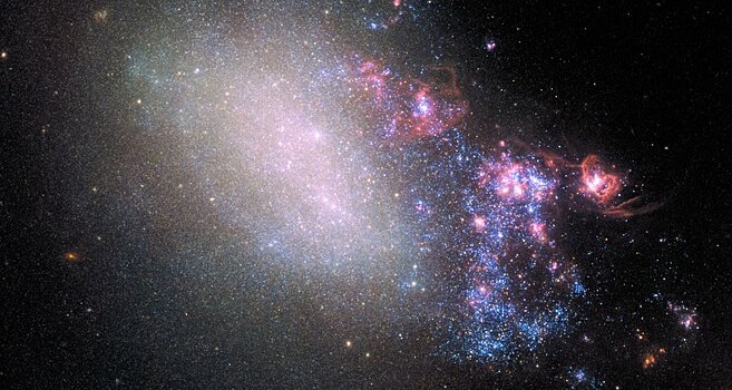 «Хаббл» заснял «двуликую» галактику