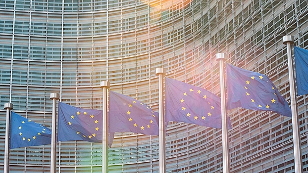 Politico: ЕС сложно занять твердую позицию из-за угроз Трампа Гренландии