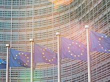 Politico: ЕС сложно занять твердую позицию из-за угроз Трампа Гренландии