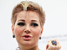 Максакова в короткой юбке вызвала фурор