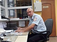Полицейский вытащил мужчину из автомобиля, упавшего в озеро в Светлогорске