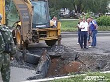 В Оренбурге на улице Чкалова в районе «Парковской» провалился асфальт