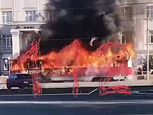 В российском городе трамвай загорелся и попал на видео