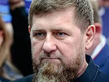 «"Воскрес" вопреки последним вбросам». Рамзан Кадыров показал кадры ужина с сыном Адамом на фоне слухов о ДТП с его кортежем