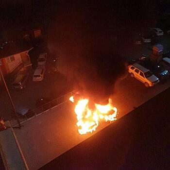 Вот это зацепило: в Приморье ночью полыхали два автомобиля