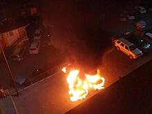 Вот это зацепило: в Приморье ночью полыхали два автомобиля